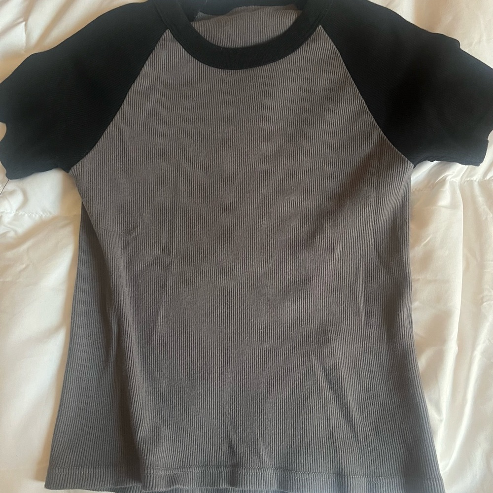 Brandy Melville Bella Ribbed Baby Tee